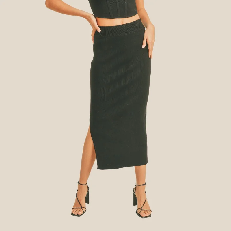 Fitted Knee Length Skirt (Black)